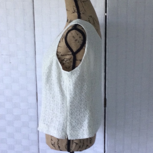 Woman’s Top by Tahari Arther Levine Luxe-size 12P sleeveless dry clean #94 - Picture 2 of 9